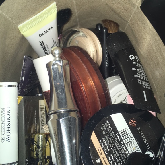 Makeup surprise bundle - Picture 2 of 3